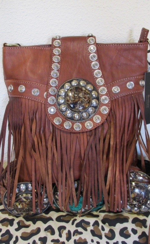 Bolso piel tachas y flecos SisiChic